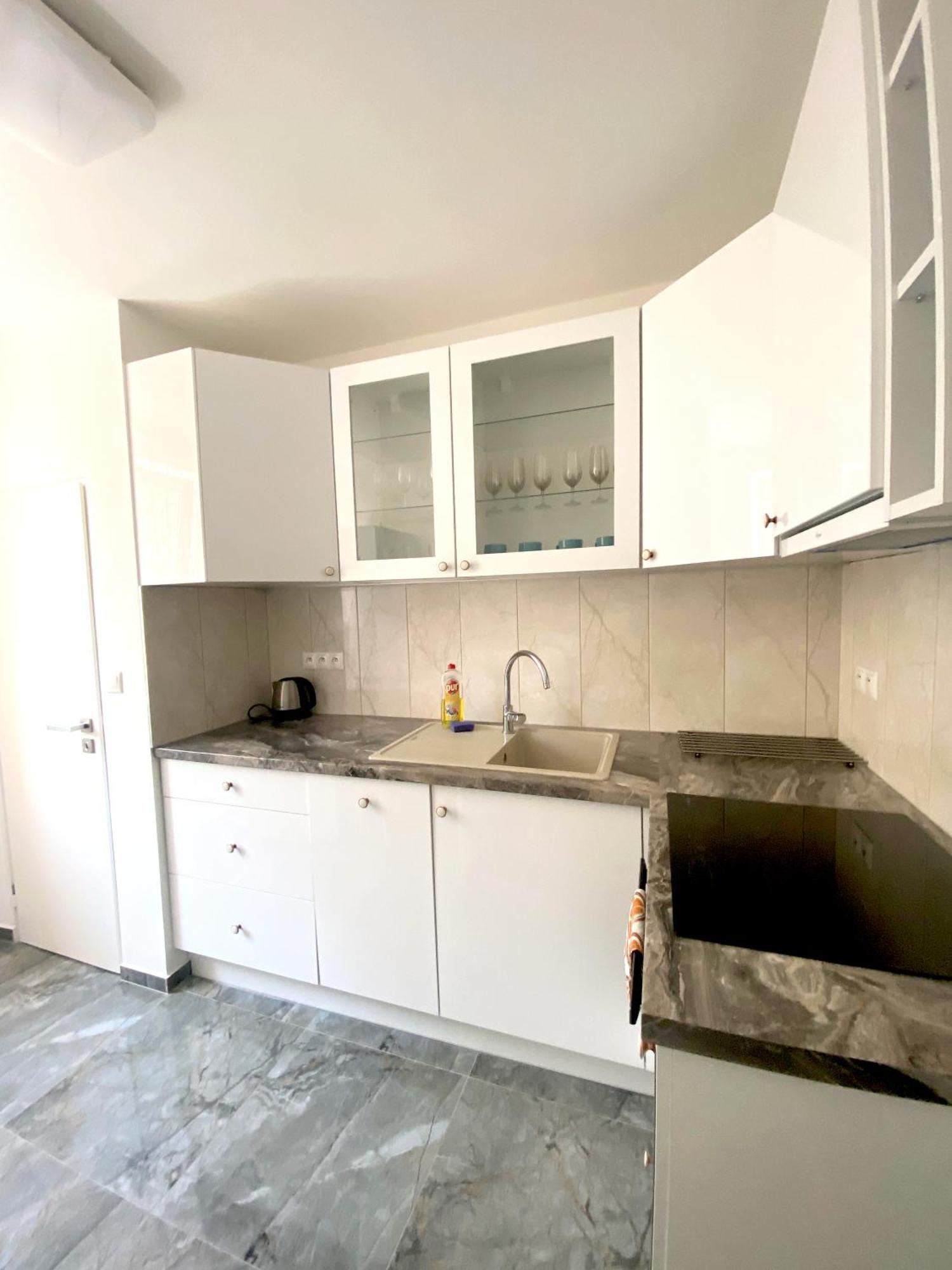 New Colorful Apartment With Big Balcony Bratislava Exterior photo